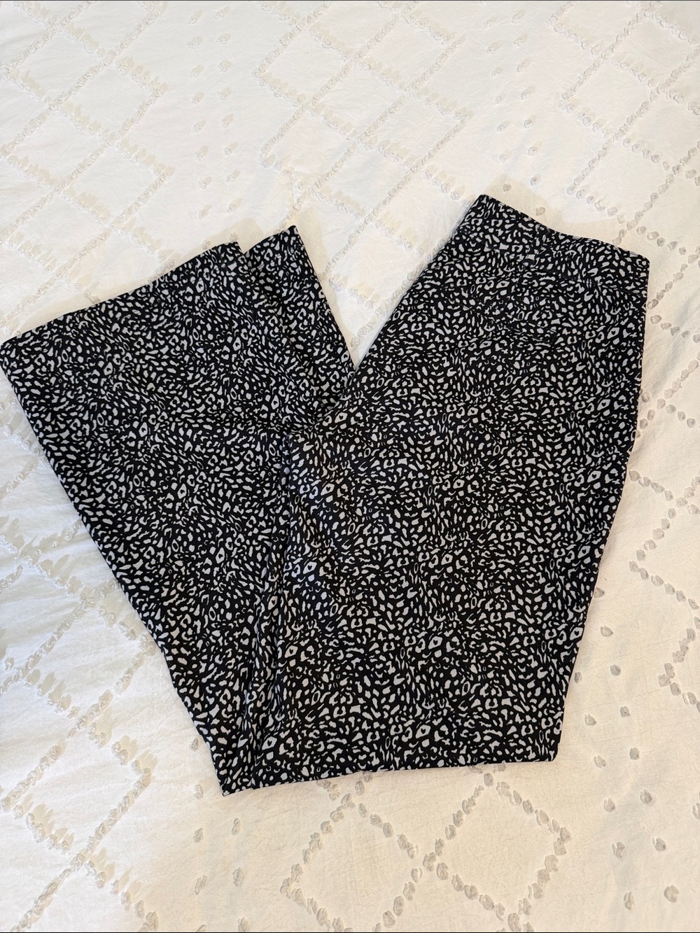 NYDJ Black and White Sculpt-HER Printed pull on pants